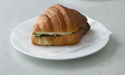 كرواسون بالحلومي
